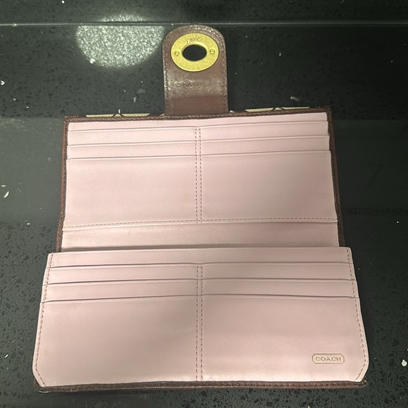 Authetic COACH Long Brown Monogram CC wallet with purple leather interior - Picture 3 of 8